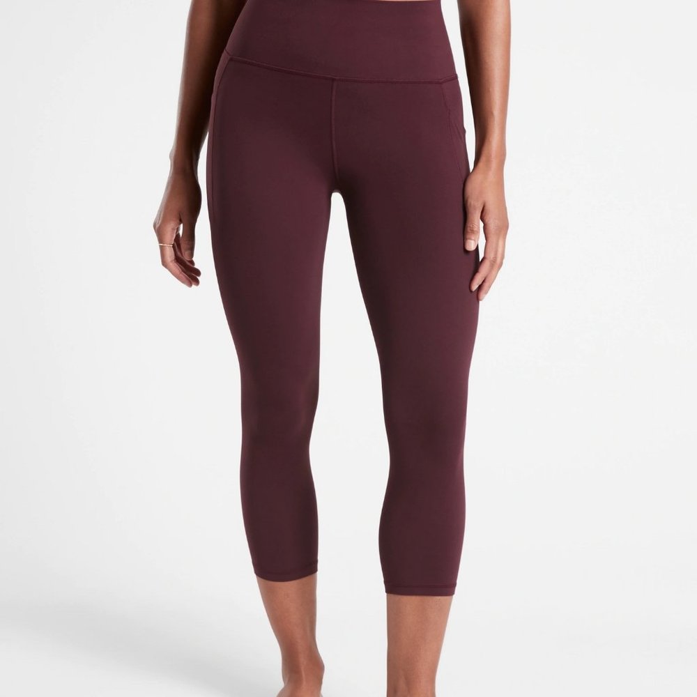 Athleta Maroon Salutation Stash Pocket II Capri Tights Size L